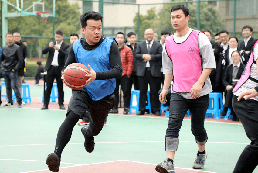 傳承為夢(mèng)想 拼爭(zhēng)攀新高 國(guó)茂籃球隊(duì)一代隊(duì)員光榮退役？